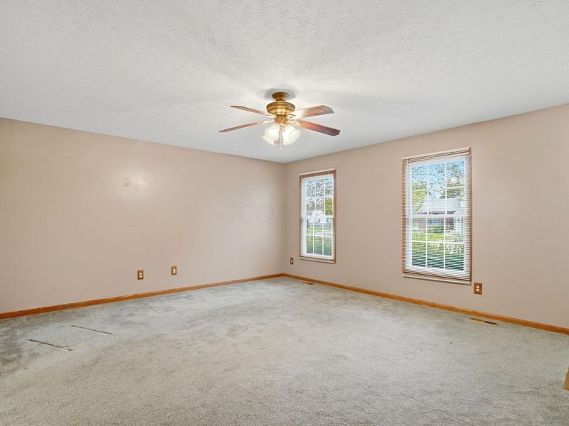 376 Galloway Ridge Drive, Galloway, OH 43119 Photo 7
