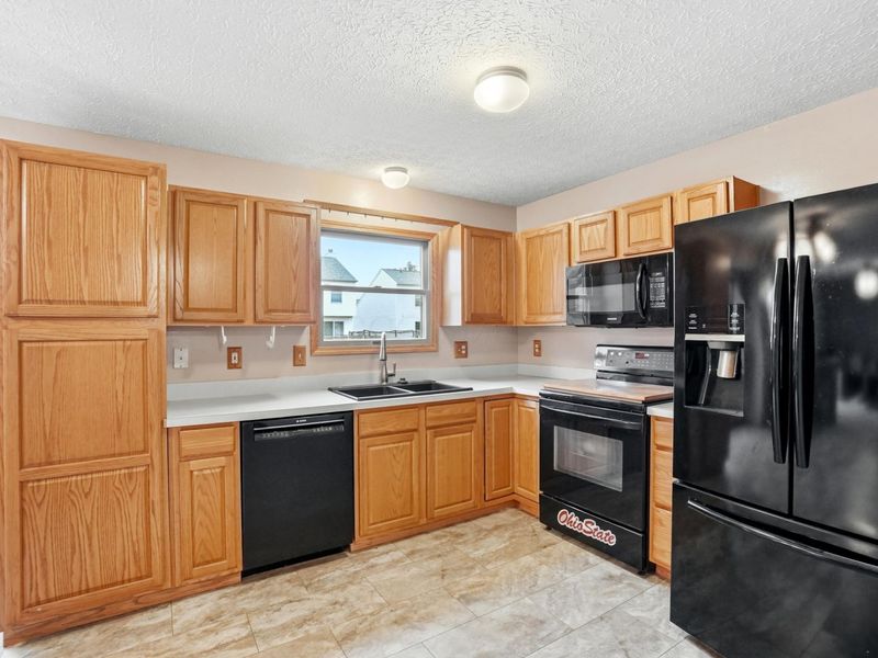 376 Galloway Ridge Drive, Galloway, OH 43119 Photo 9