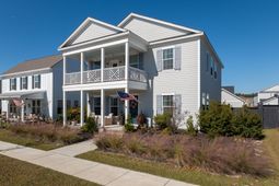 716 Blueway Avenue photo 4