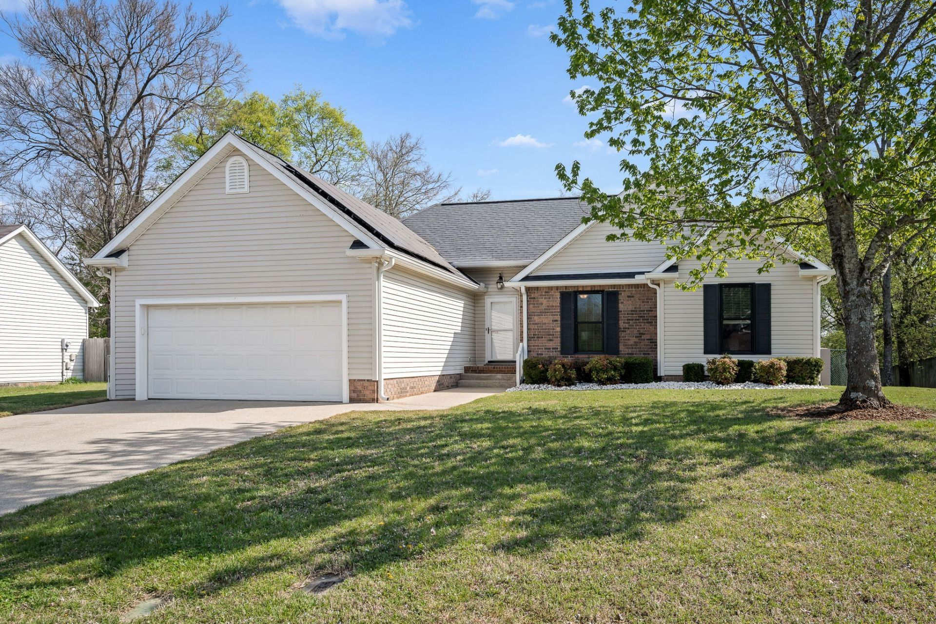 1989 Stoney Meadow Dr, Murfreesboro, TN 37128 Main Photo