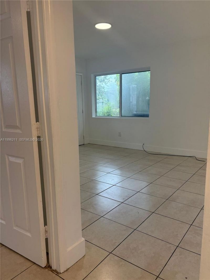 1128 NW 76th St, Miami, FL 33150 Photo