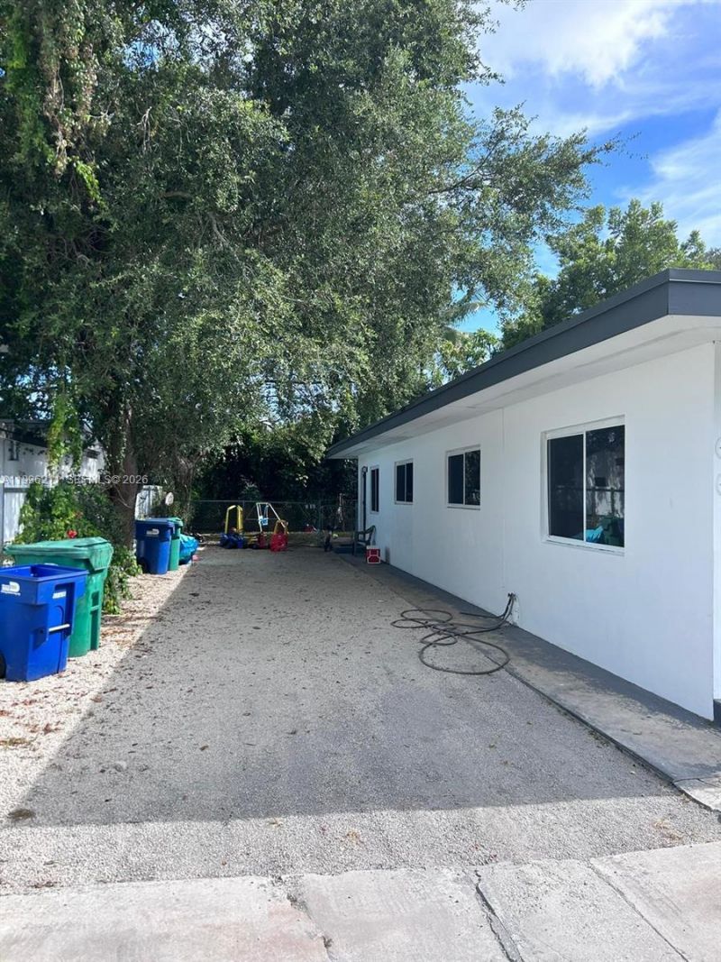 1128 NW 76th St, Miami, FL 33150 Photo