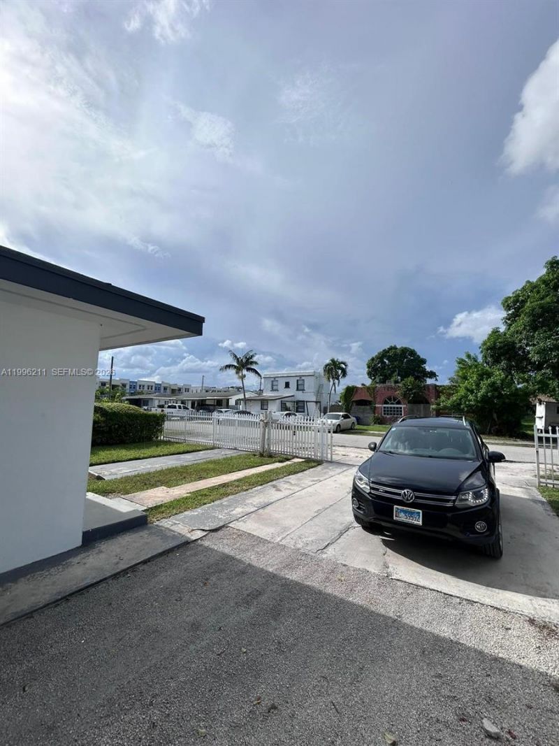 1128 NW 76th St, Miami, FL 33150 Photo