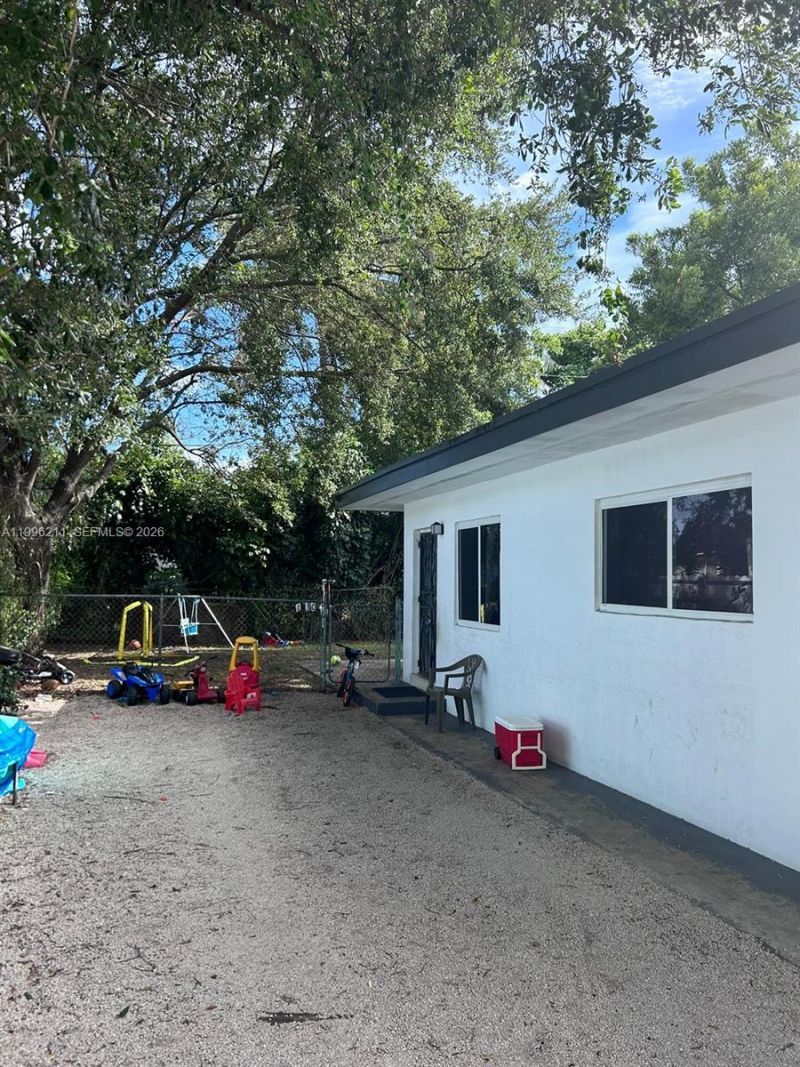 1128 NW 76th St, Miami, FL 33150 Photo