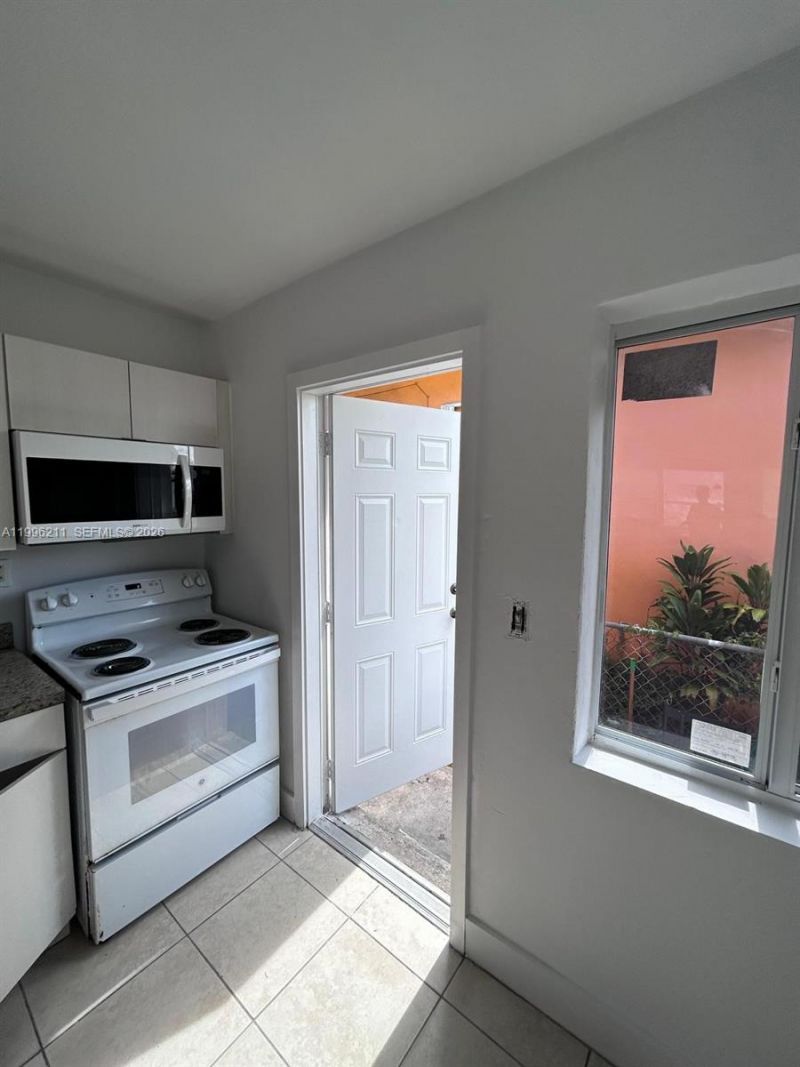 1128 NW 76th St, Miami, FL 33150 Photo
