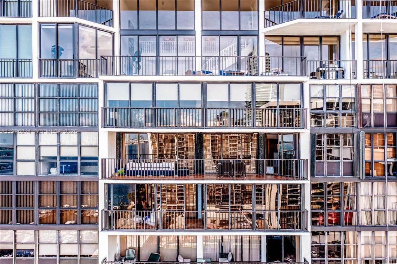 1925 Brickell Ave, Unit D2006, Miami, FL 33129 Photo