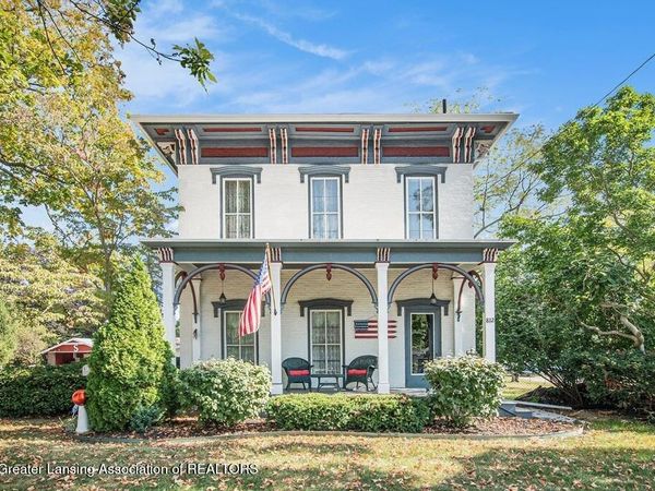 812 N Clinton Street, Grand Ledge, MI 48837