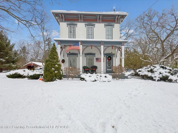 812 N Clinton Street, Grand Ledge, MI 48837