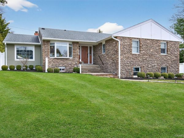 21 Roosevelt Drive, East Norwich, NY 11732