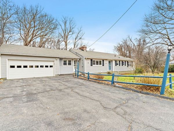 21 Trinity Ave, Worcester, MA 01605