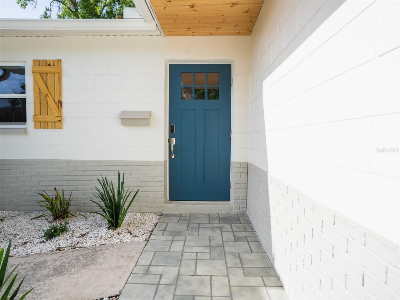 300 84th Avenue Ne, Saint Petersburg, FL 33702 Photo