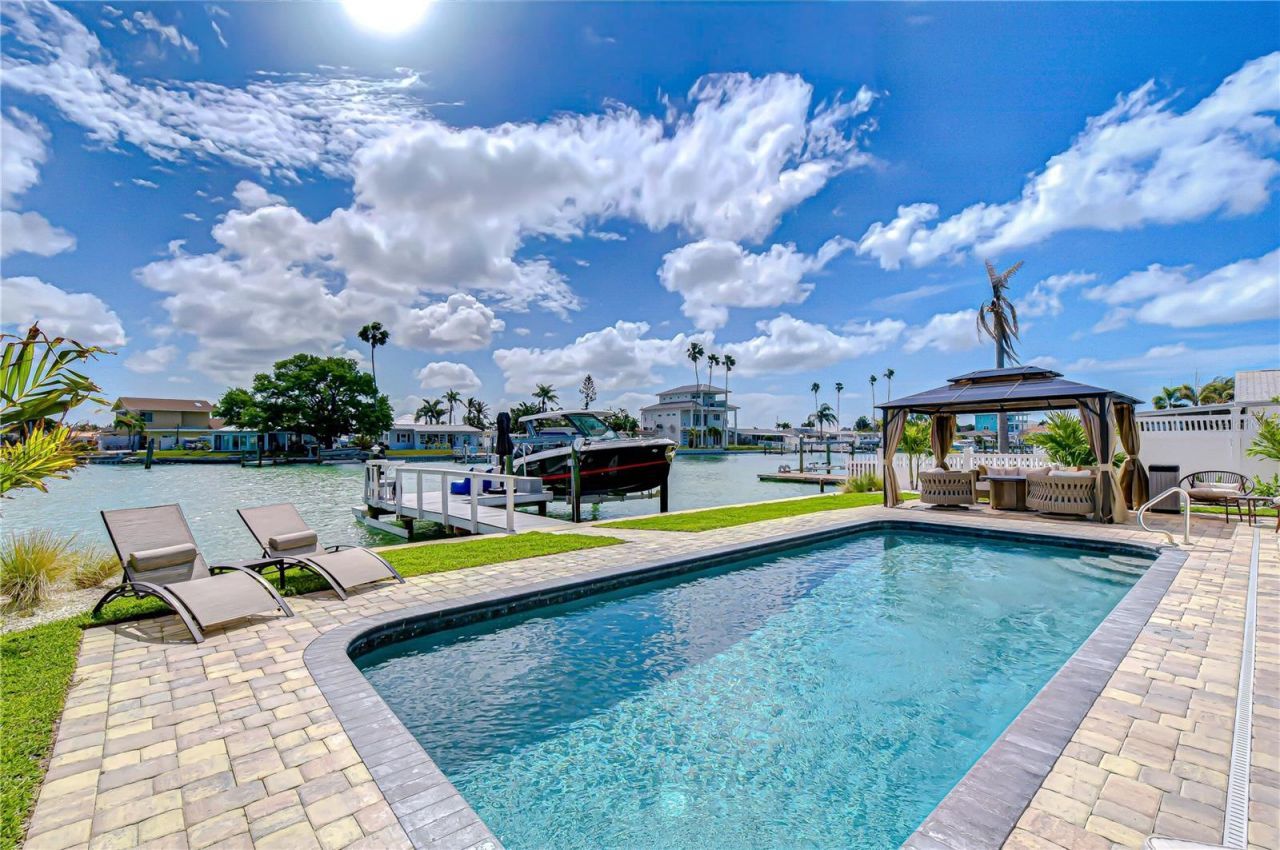 728 Pruitt Drive, Madeira Beach, FL 33708 Photo