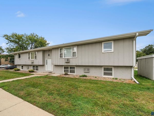 615 W Bennett St, Sioux Falls, SD 57104