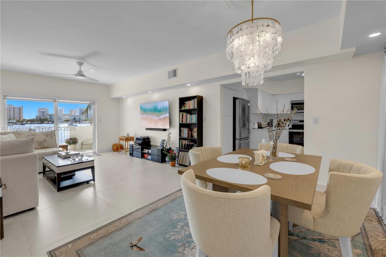 462 Golden Isles Dr, Unit 211, Hallandale Beach, FL 33009 Photo