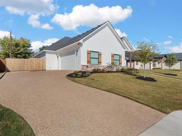 905 Day Star Drive , Hewitt, TX 76643