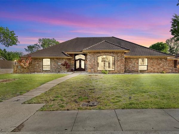 906 Greenbriar Lane, Duncanville, TX 75137