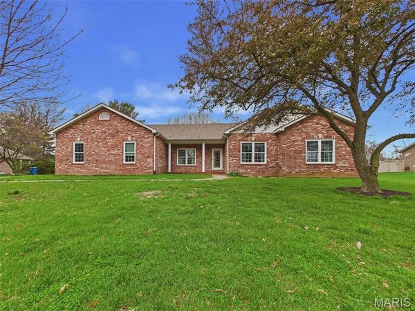 6 Forest Drive, Maryville, IL 62062