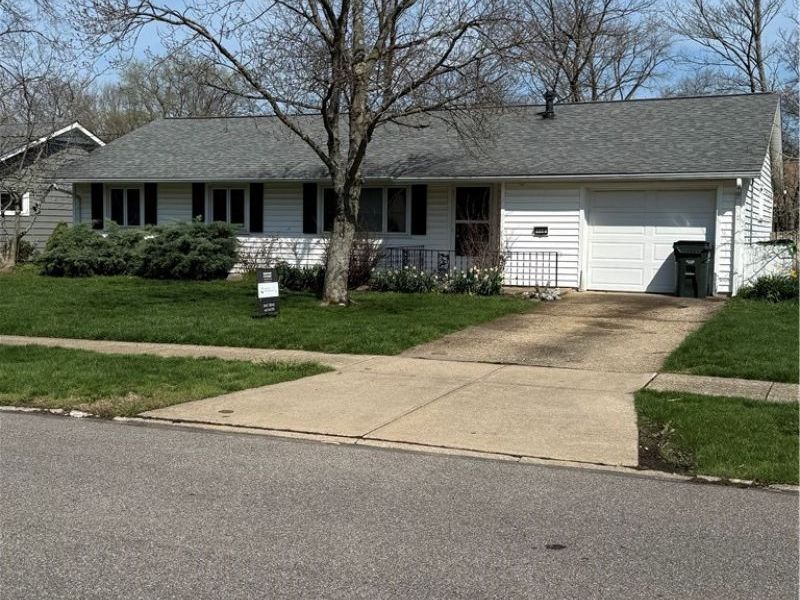 112 Meadow Drive, Berea, OH 44017 Photo 2