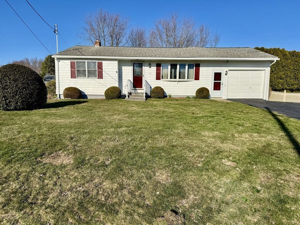 33 Whalon Ave, Swansea, MA 02777