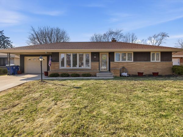 919 N Stanford St, Port Washington, WI 53074