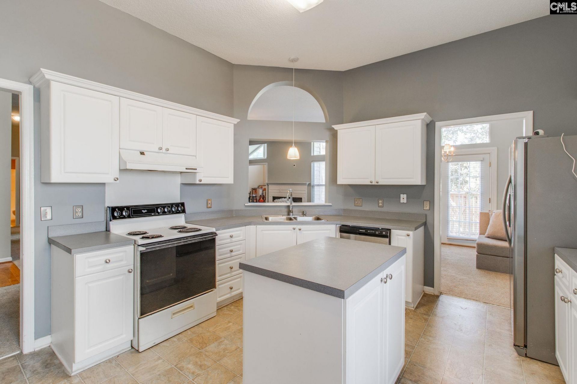 112 Chippenham Circle Photo 10