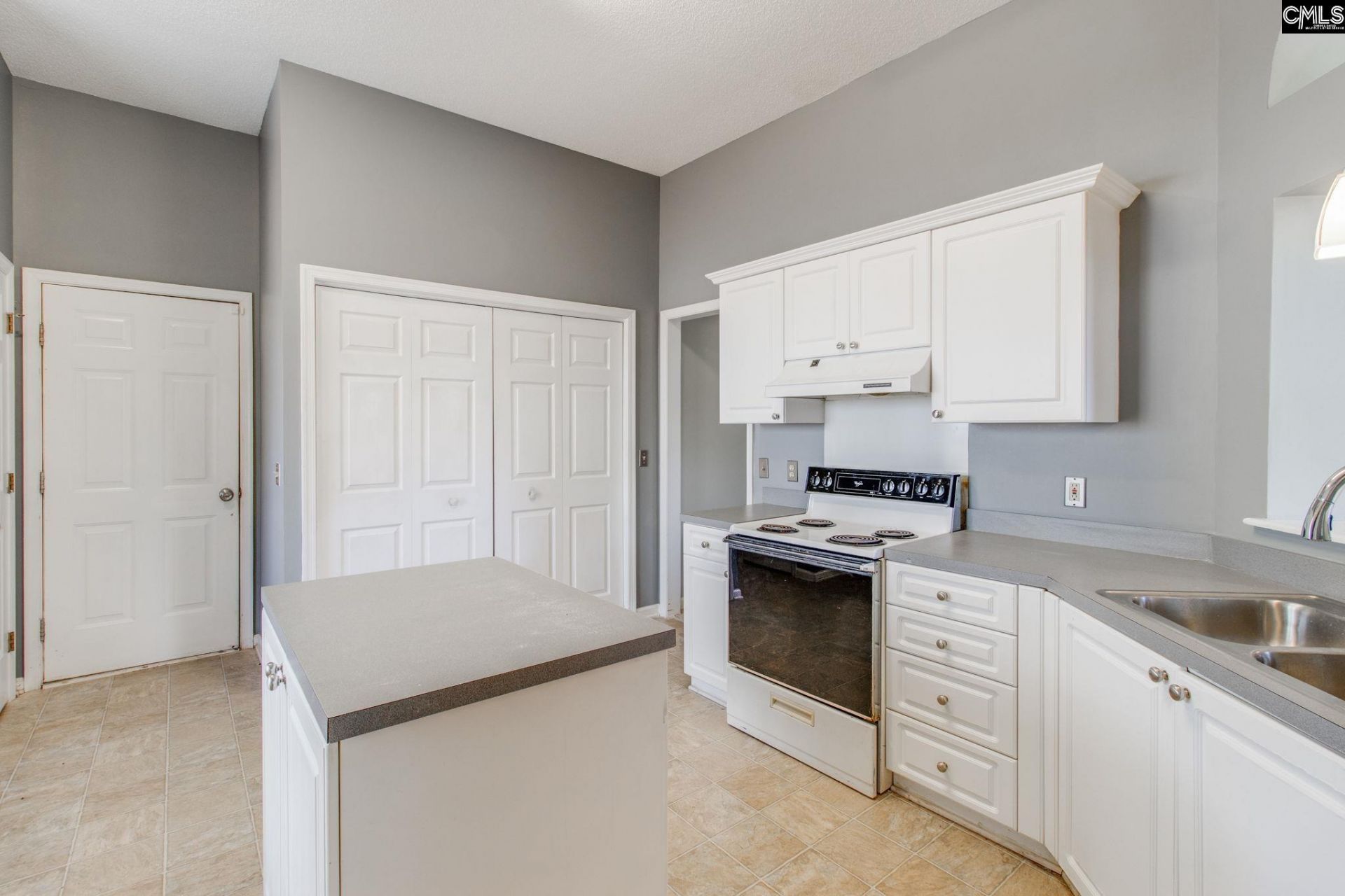 112 Chippenham Circle Photo 11