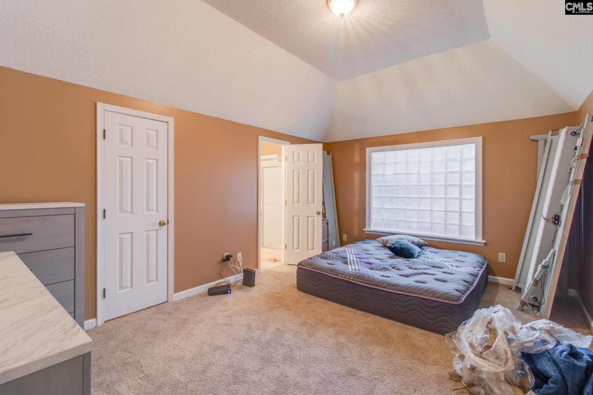 112 Chippenham Circle Photo 19