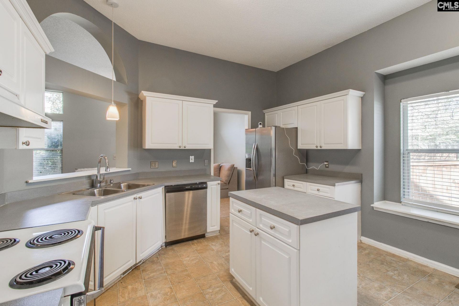 112 Chippenham Circle Photo 9