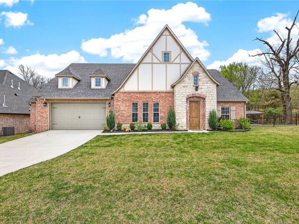 182 N Hawkstone Drive, Fayetteville, AR 72704