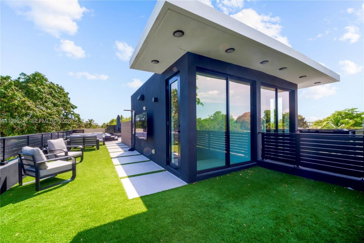 420 SW 15th Rd, Unit 420, Miami, FL 33129 Photo