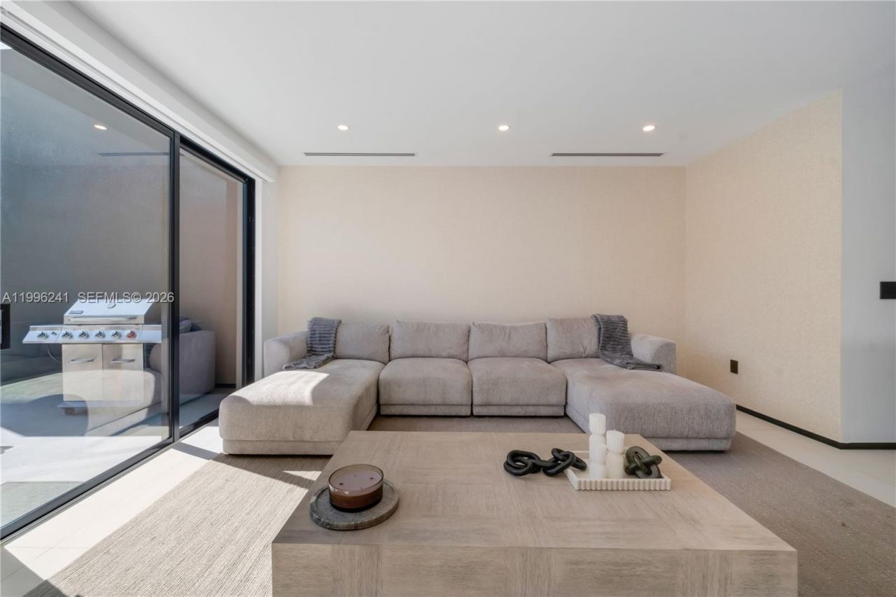 420 SW 15th Rd, Unit 420, Miami, FL 33129 Photo