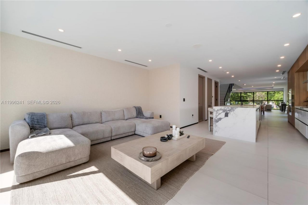 420 SW 15th Rd, Unit 420, Miami, FL 33129 Photo