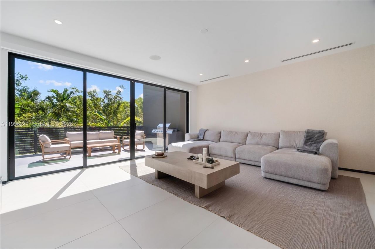 420 SW 15th Rd, Unit 420, Miami, FL 33129 Photo