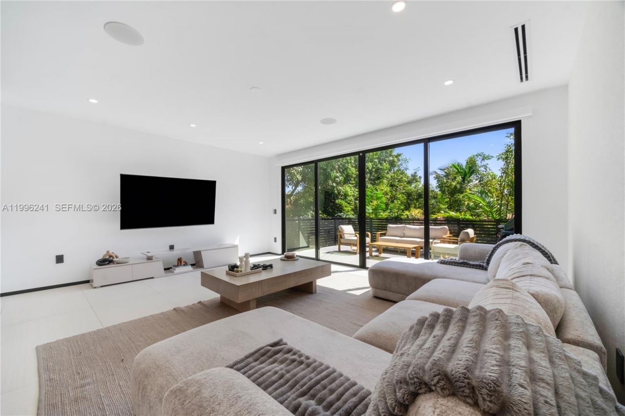 420 SW 15th Rd, Unit 420, Miami, FL 33129 Photo