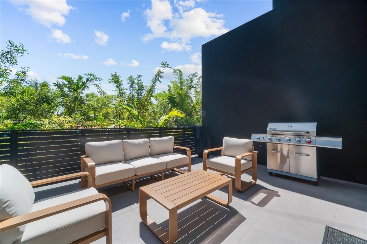 420 SW 15th Rd, Unit 420, Miami, FL 33129 Photo