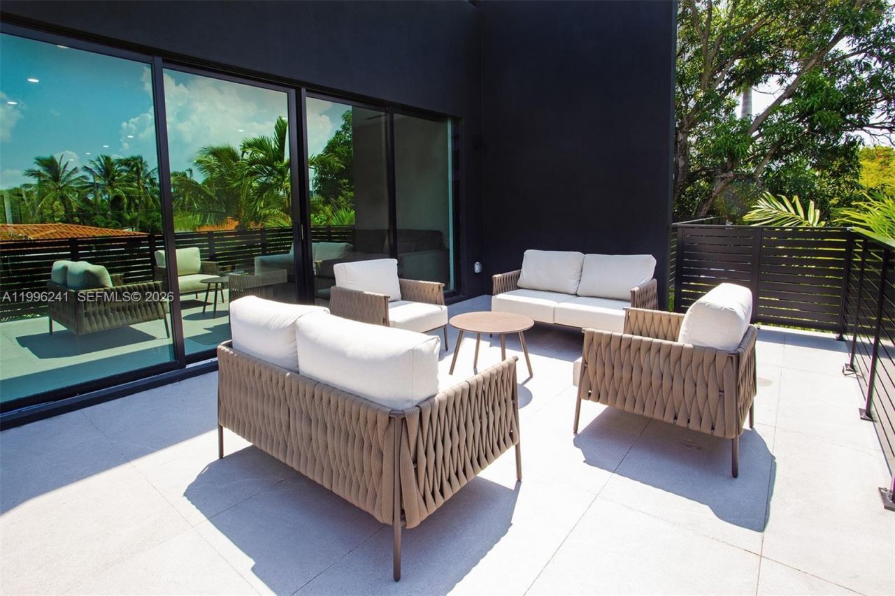 420 SW 15th Rd, Unit 420, Miami, FL 33129 Photo