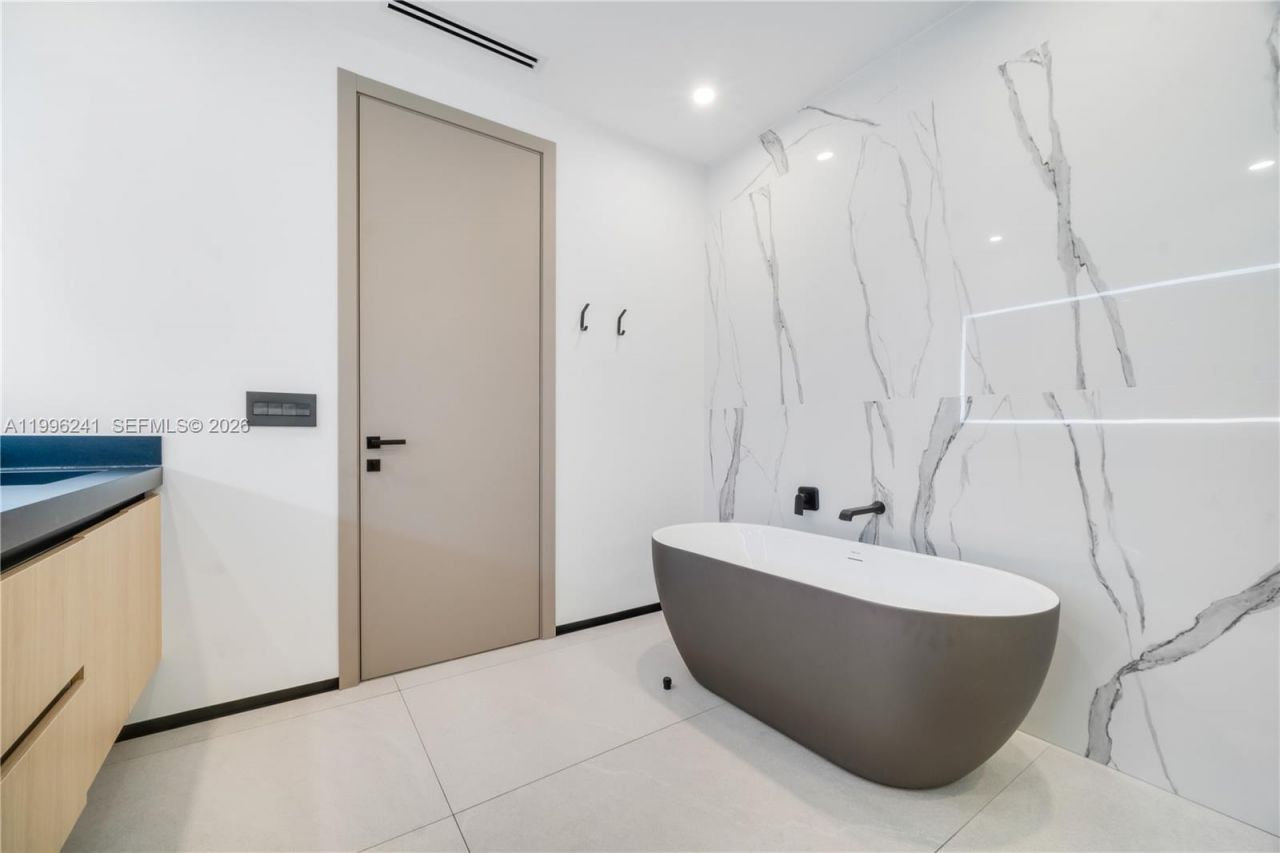 420 SW 15th Rd, Unit 420, Miami, FL 33129 Photo