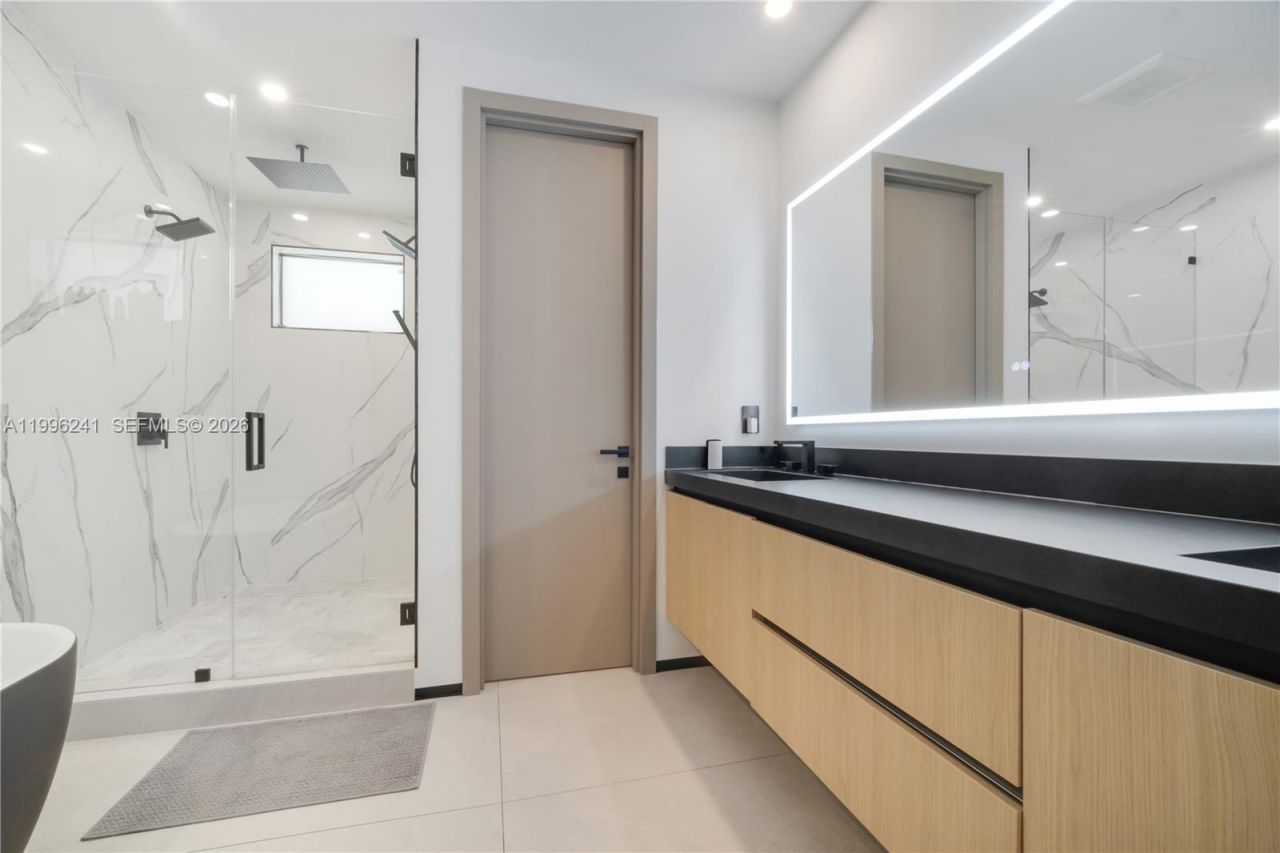 420 SW 15th Rd, Unit 420, Miami, FL 33129 Photo