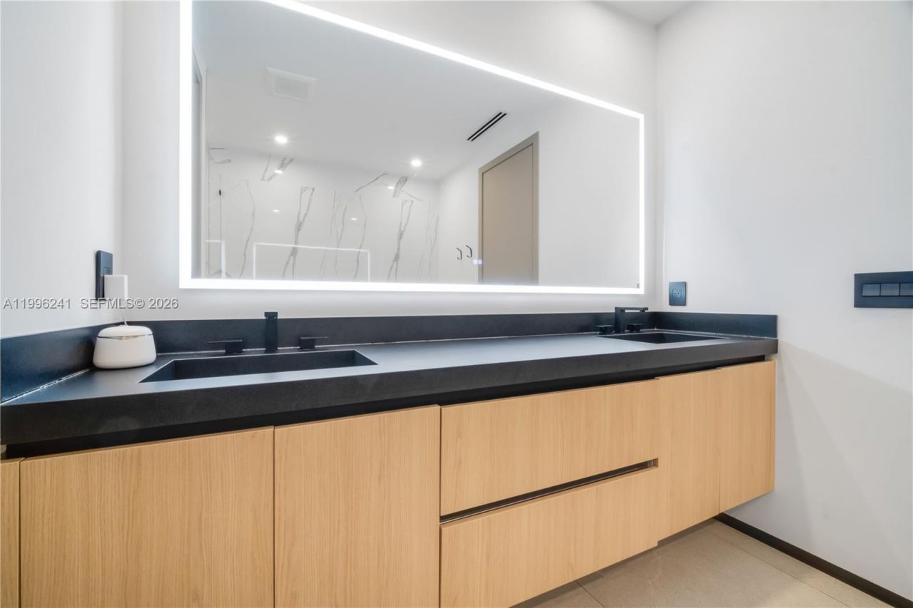 420 SW 15th Rd, Unit 420, Miami, FL 33129 Photo