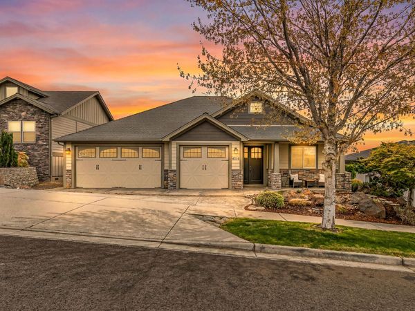 4310 Vista Pointe Drive, Medford, OR 97504