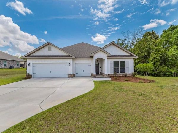 200 Spur Avenue, Fairhope, AL 36532