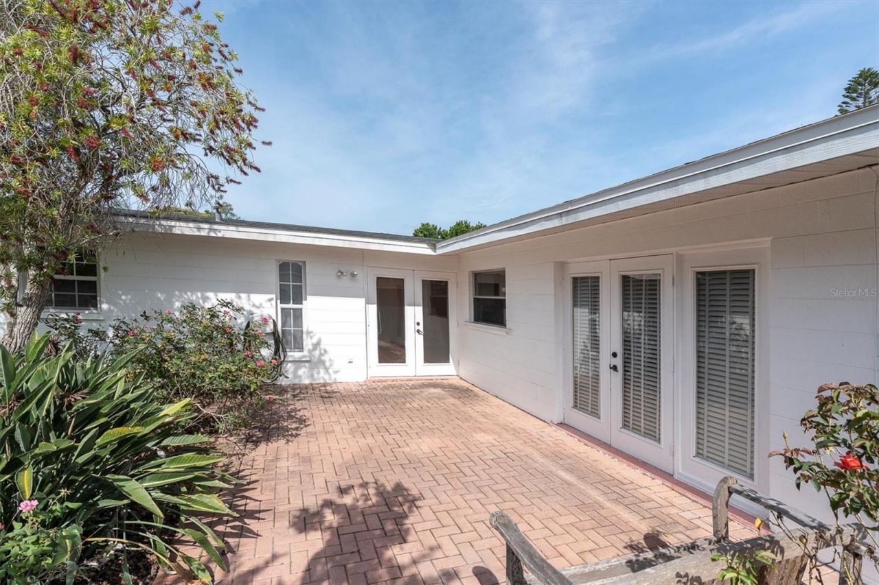 5511 10th Avenue Drive W, Bradenton, FL 34209 Photo