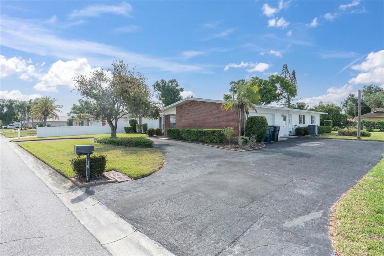 5511 10th Avenue Drive W, Bradenton, FL 34209 Photo