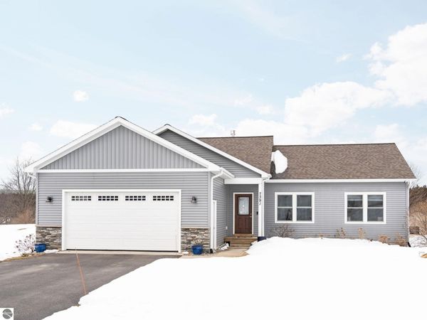 7391 Briar Ridge Drive, Traverse City, MI 49685
