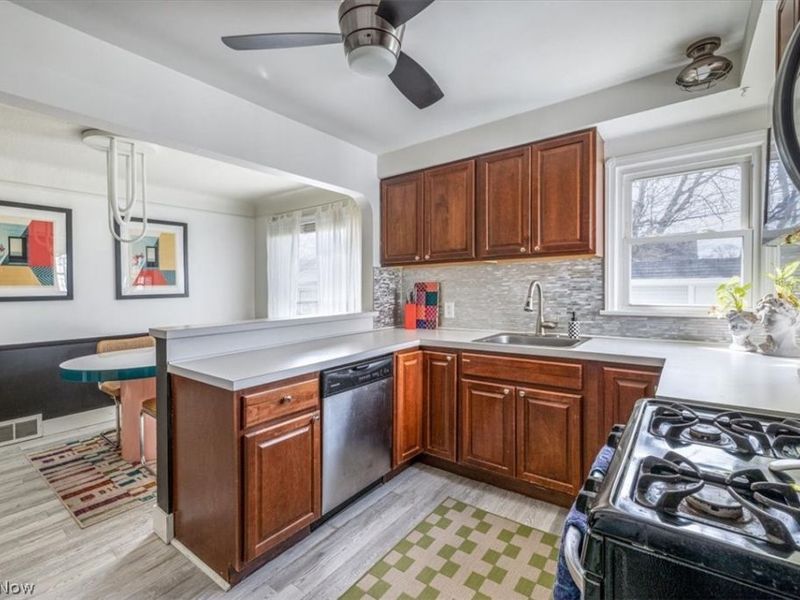 7907 Renwood Drive, Parma, OH 44129 Photo 10