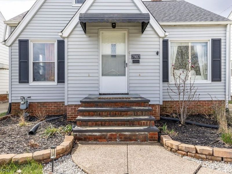 7907 Renwood Drive, Parma, OH 44129 Photo 2