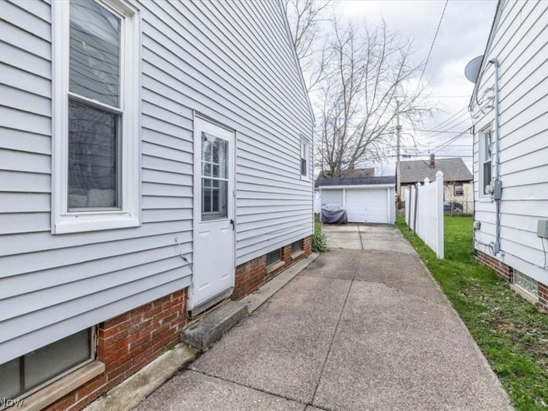 7907 Renwood Drive, Parma, OH 44129 Photo 20