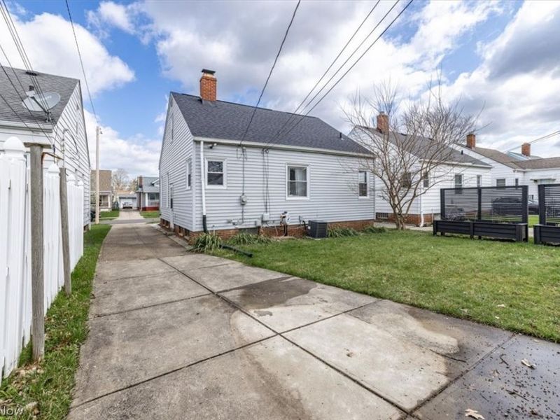 7907 Renwood Drive, Parma, OH 44129 Photo 23