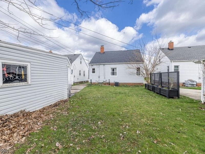 7907 Renwood Drive, Parma, OH 44129 Photo 24