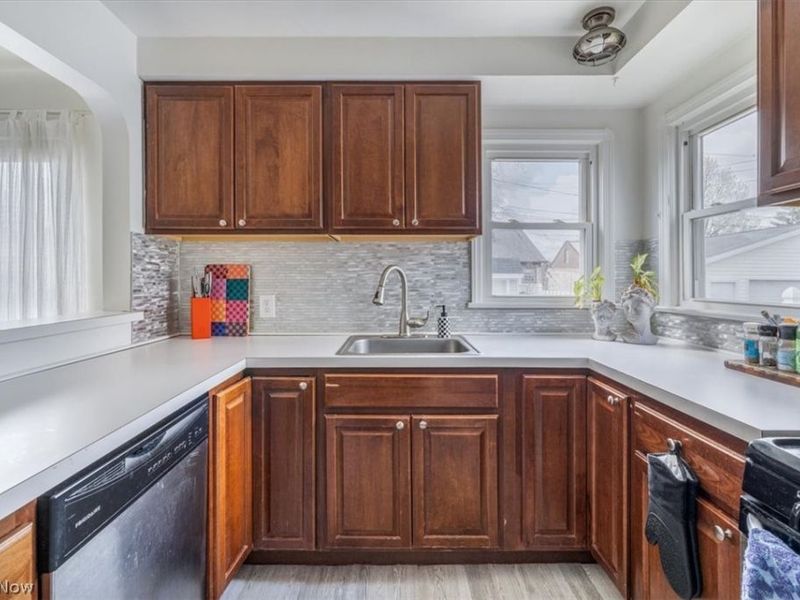 7907 Renwood Drive, Parma, OH 44129 Photo 9